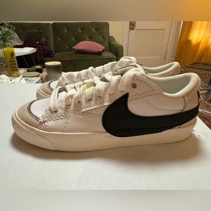 Nike Blazer Jumbo Low. White/Black.